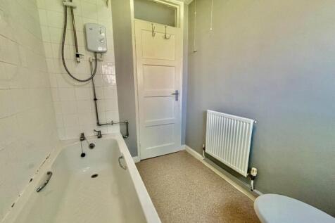 71 Greenwood Bathroom.jpg
