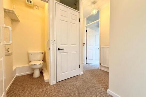 20 Fitzwilliam Toilet.jpg