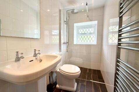 1 Mount bathroom 1.jpg