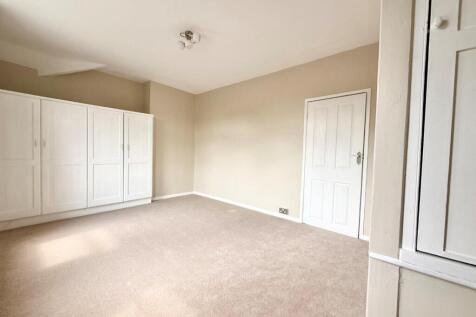 Torksey 1st bedroom.jpg