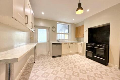 Kitchen1.jpg