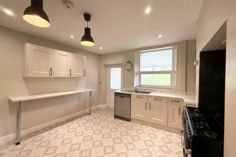 Kitchen2.jpg