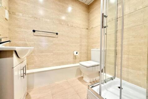flat 3b bathroom.jpg