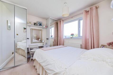 pbox-bedroom-324124.jpg