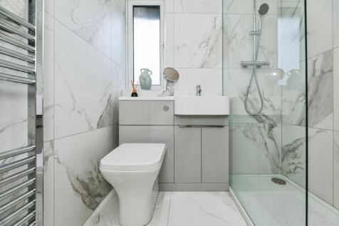 pbox-bathroom-326008.jpg
