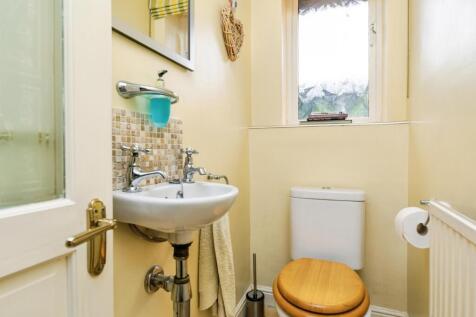 pbox-bathroom-325953.jpg