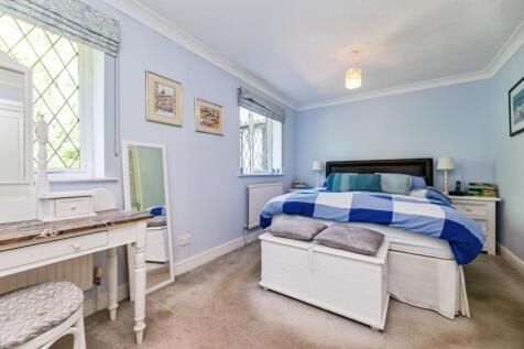 pbox-bedroom-325953.jpg