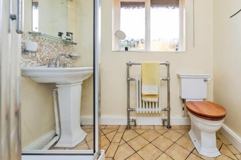 pbox-bathroom-325953.jpg