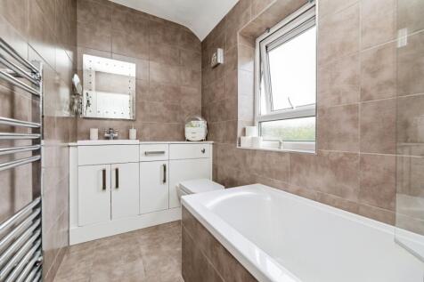 pbox-bathroom-327107.jpg