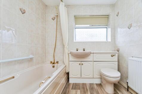 pbox-bathroom-326009.jpg