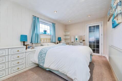 pbox-bedroom-332060.jpg