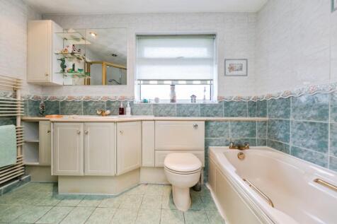 pbox-bathroom-332060.jpg