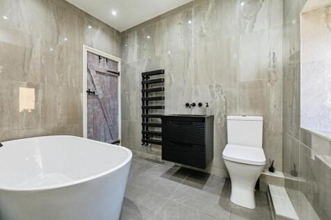pbox-bathroom-333302.jpg