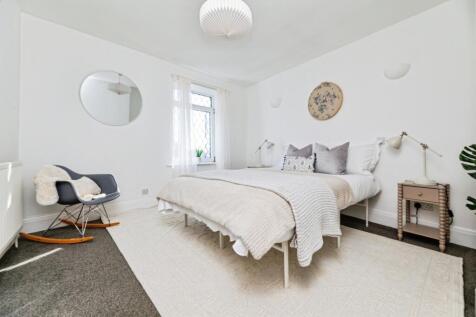 pbox-bedroom-334144.jpg