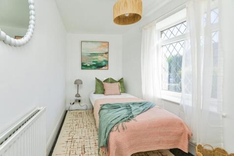 pbox-bedroom-334144.jpg