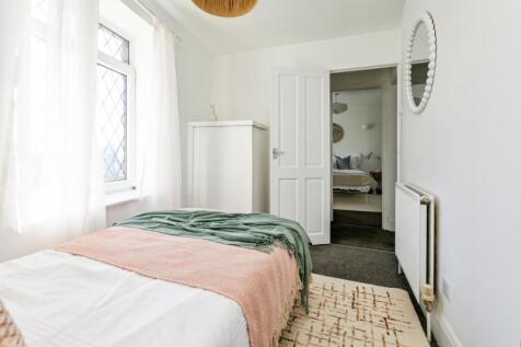 pbox-bedroom-334144.jpg