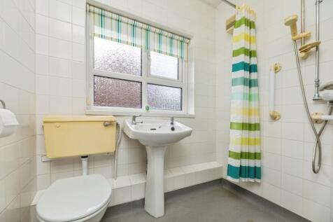 pbox-bathroom-330846.jpg