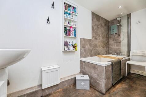 pbox-bathroom-333381.jpg