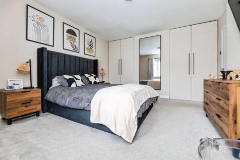 pbox-bedroom-335716.jpg