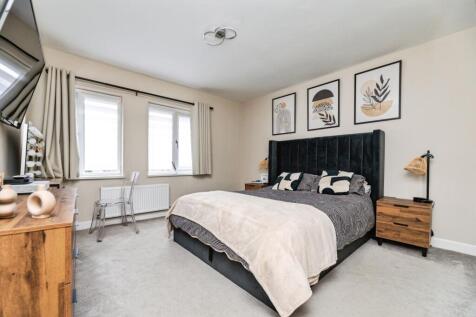 pbox-bedroom-335716.jpg