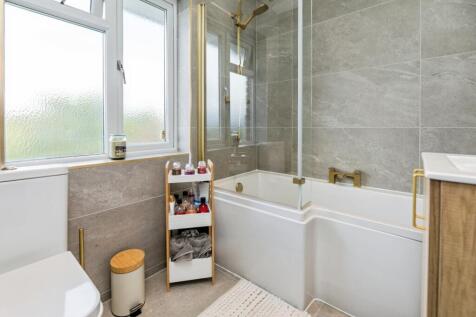 pbox-bathroom-335716.jpg