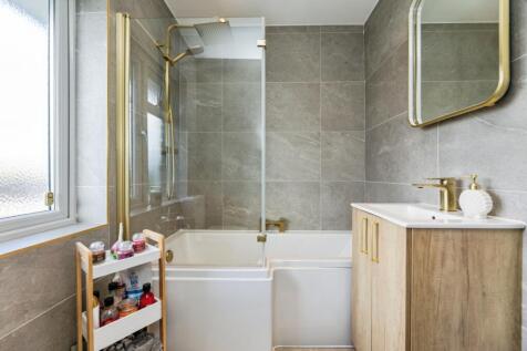 pbox-bathroom-335716.jpg