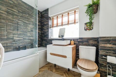 pbox-bathroom-342154.jpg