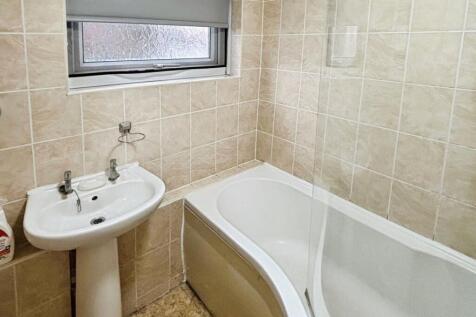 pbox-bathroom-327110.jpg