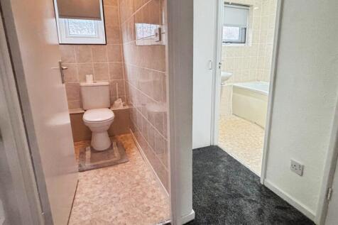 pbox-bathroom-327110.jpg