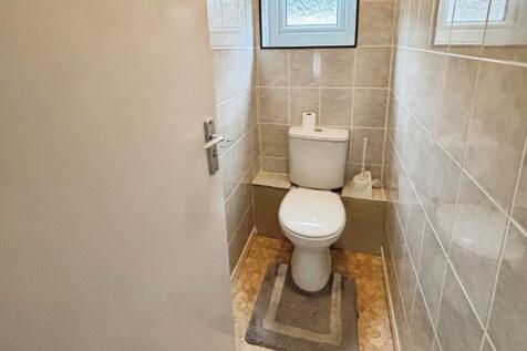 pbox-bathroom-327110.jpg
