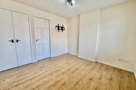15 Sundew Main room 1.jpg