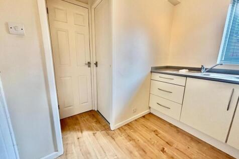 15 Sundew kitchen 3.jpg