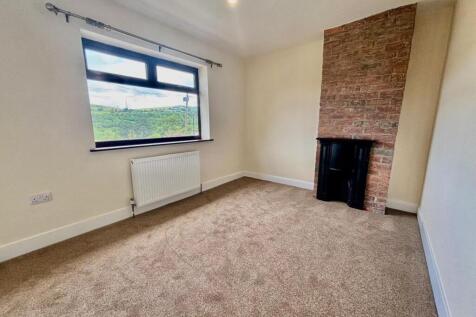 6 Cross bedroom 1.jpg