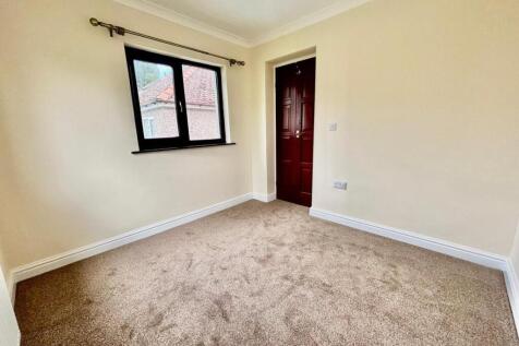6 Cross bedroom 2 1.jpg