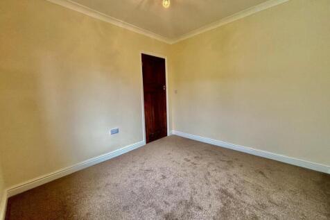 6 Cross bedroom 2.jpg