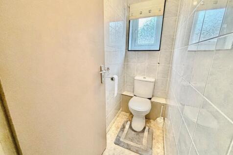 pbox-bathroom-327110.jpg