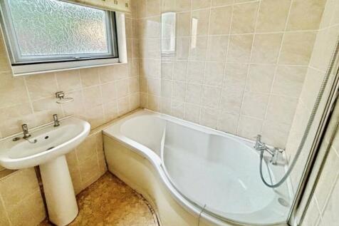 pbox-bathroom-327110.jpg