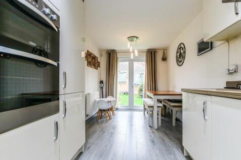 Kitchen / Dining Area