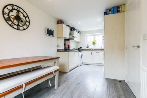 Kitchen/ Dining Room