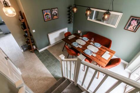 Living / Dining Area