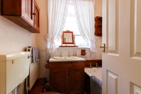 Bathroom.jpg