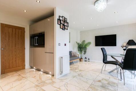 Kitchen / Dining Area