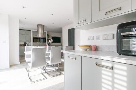 Kitchen/ Dining Room