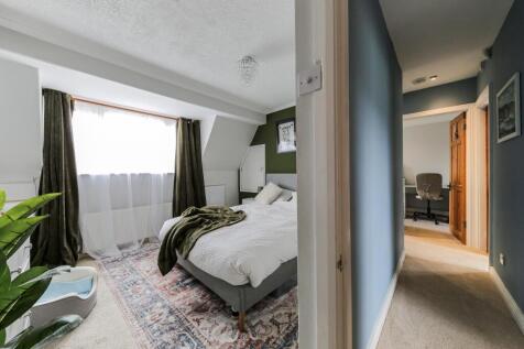 Bedroom1 split.jpg