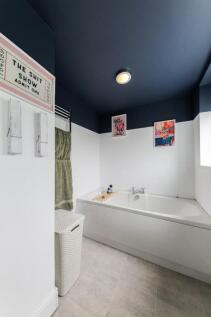 Family bathroom.jpg