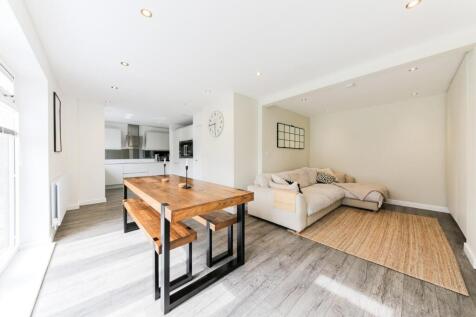 Kitchen / dining area