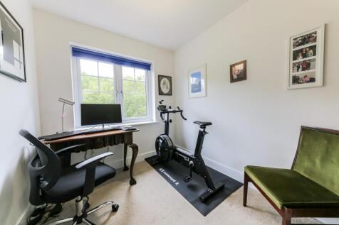 Small bedroom.jpg
