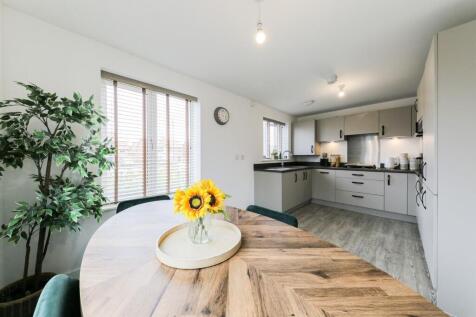 Kitchen /Dining Area