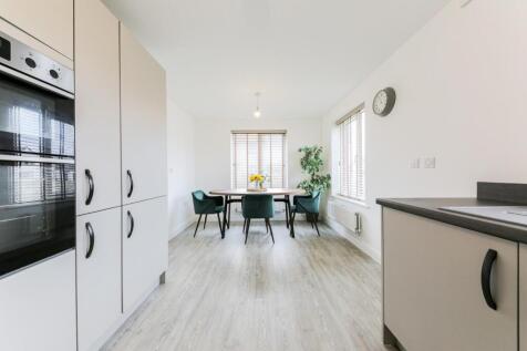 Kitchen / dining area