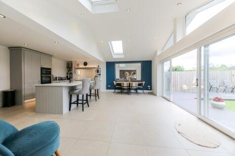 Kitchen/ Dining